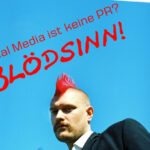 Oft lese und höre ich, dass Social Media nichts mit PR zu tun hat. Prominente Vertreter, die sich im weitesten Sinne der Branche verbunden fühlen, äußern sich in dieser Form. Auch das Gesicht der digitalen Gesellschaft, Sascha Lobo, sieht eher ein Konkurrenzverhältnis zwischen PR und Social Media (Artikel). Das Ganze ist aber totaler Blödsinn und diese unfachliche Einschätzung macht mich tatsächlich ratlos und gelegentlich wütend.