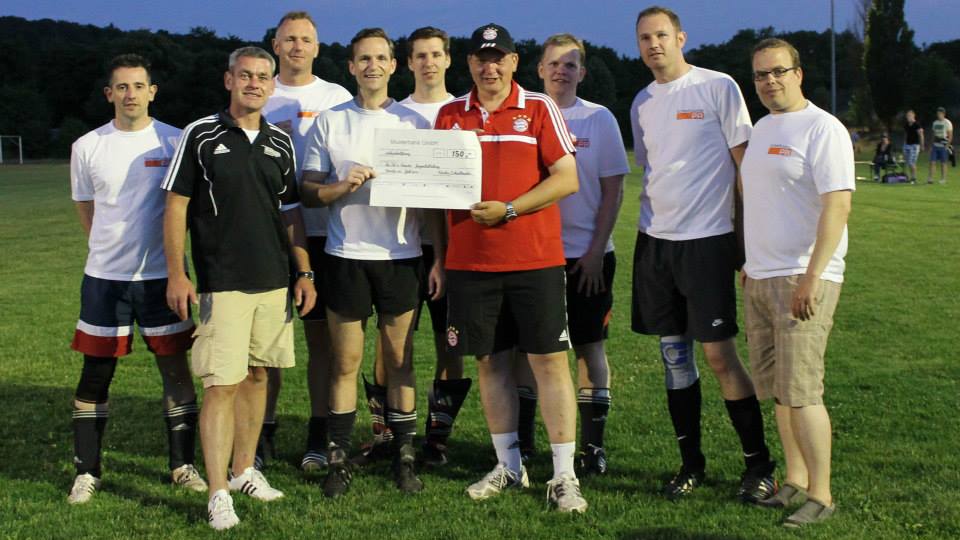 SV 13 Herste Firmencup - Schecküberreichung an die Jugendabteilung durch Nicolas Scheidtweiler