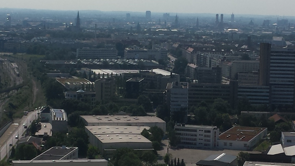 Am Freitag lag ein Blick hinter die Kulissen beim Süddeutsche Zeitung Verlag an. Im 26. Stock über den Dächern von München war es spannend zu hören, wie große Anzeigenkunden schon versucht hatten, eine negative Berichterstattung über sich zu verhindern.
