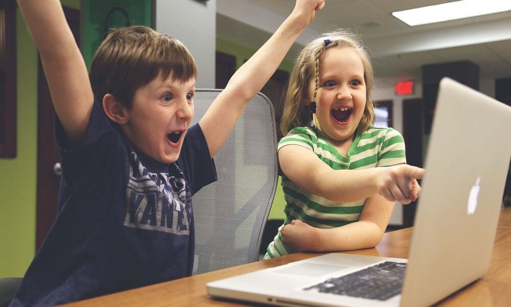 Kinder feiern Top-SEO-Quellen und Daten - PR-Blog